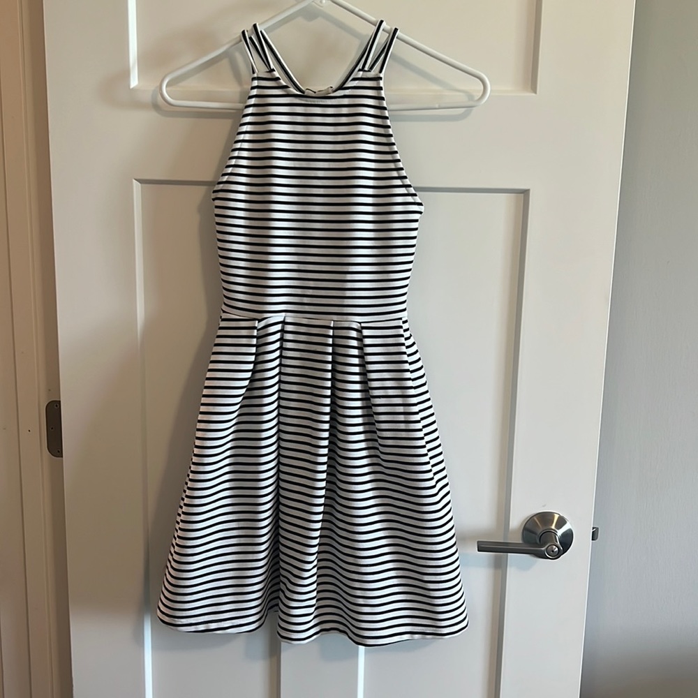 XS stretchy black & white striped skater dress- HAS POCKETS